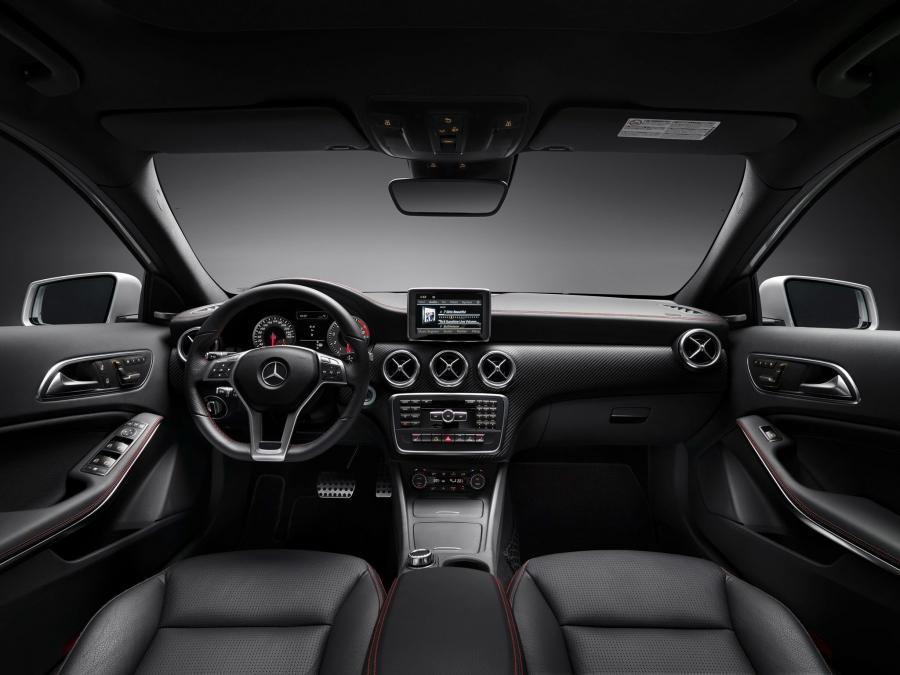  Mercedes-Benz A250 Style Package 2012 года  (фото 4 из 8)